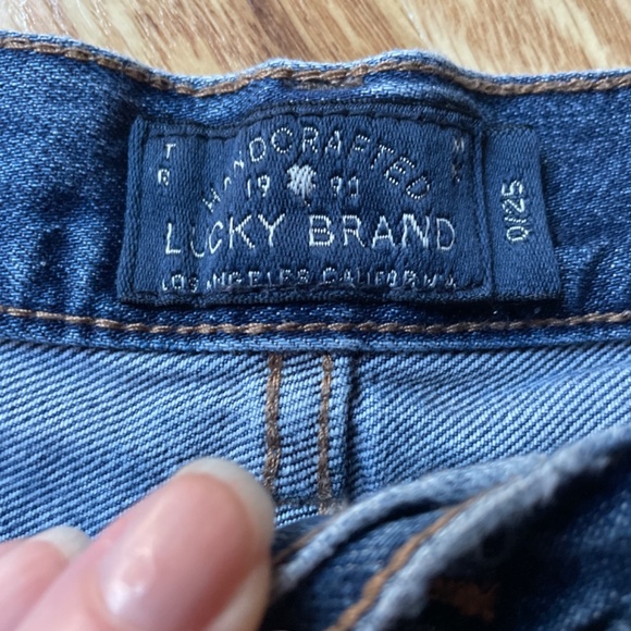 Women Size 0-25 Lucky Brand The Cut Off Denim Distressed Short Shorts - Picture 4 of 6